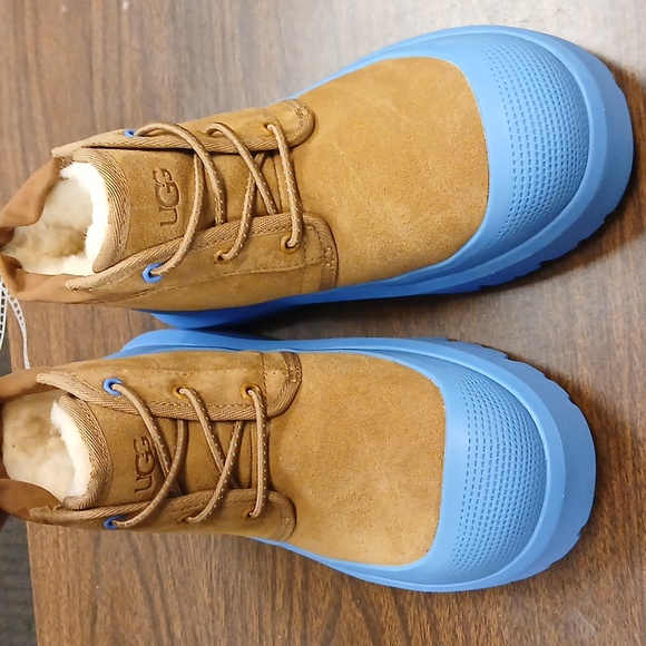 UGG BOOTS - Picture 1 of 5